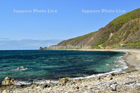 カブト岩と奥尻島の海