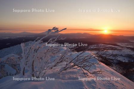 藻琴山の樹氷と朝日