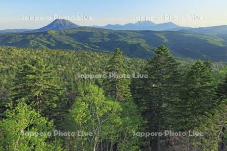 津別峠から雄阿寒岳と雌阿寒岳