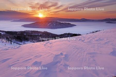 美幌峠からの朝焼けの屈斜路湖