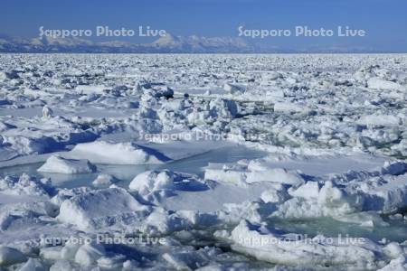 野付半島から流氷と知床連峰・世界遺産