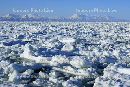 野付半島から流氷と知床連峰・世界遺産