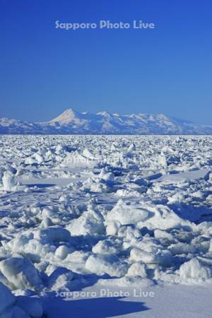 野付半島から流氷と知床連峰・世界遺産