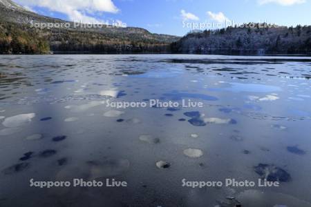 凍るオンネトー