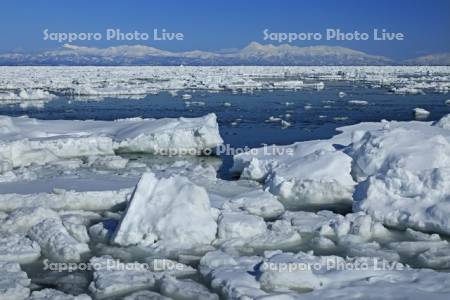 野付半島から流氷と知床連峰・世界遺産