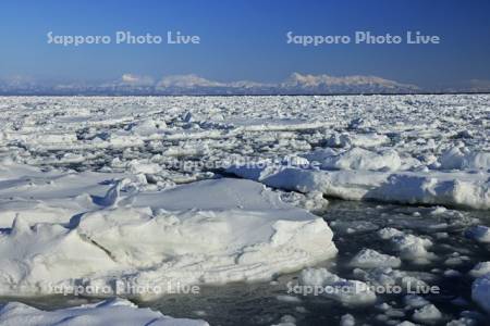 野付半島から流氷と知床連峰・世界遺産
