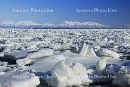 野付半島から流氷と知床連峰・世界遺産