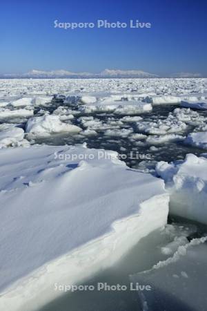 野付半島から流氷と知床連峰・世界遺産