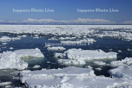 野付半島から流氷と知床連峰・世界遺産