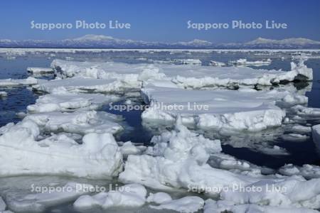 野付半島から流氷と知床連峰・世界遺産
