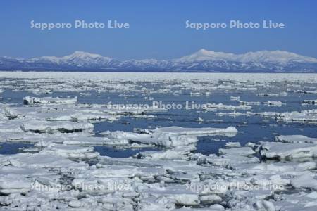 野付半島から流氷と知床連峰・世界遺産