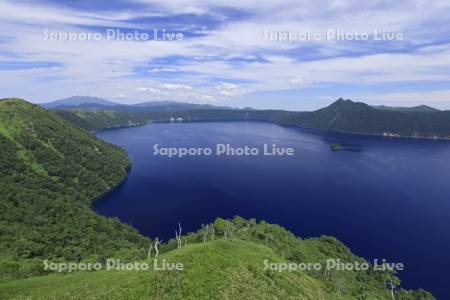新緑の摩周湖