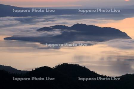 津別峠から朝焼けの屈斜路湖