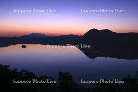 第一展望台から夜明けの摩周湖