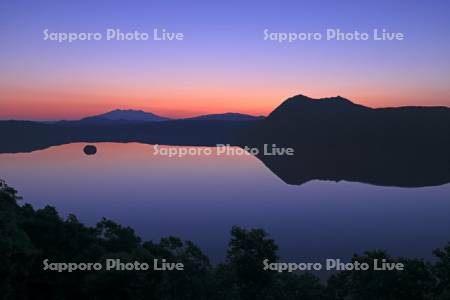 第一展望台から夜明けの摩周湖
