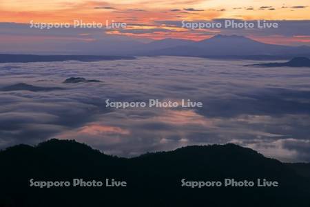 津別峠から夜明けの屈斜路湖の雲海