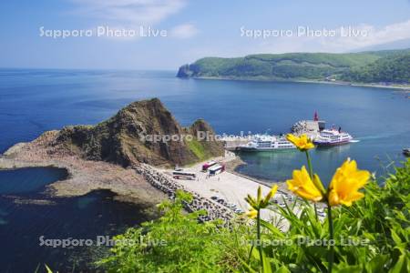 三角岩とウトロ港