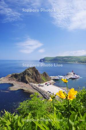 三角岩とウトロ港