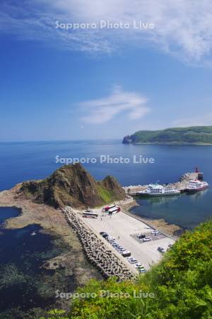 三角岩とウトロ港