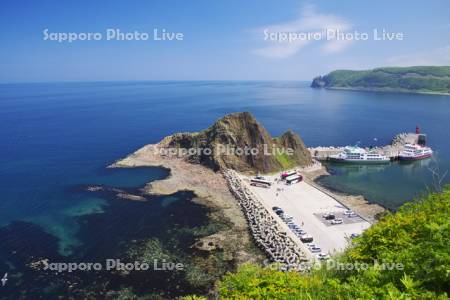 三角岩とウトロ港