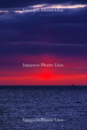 根室海峡とサンピラー