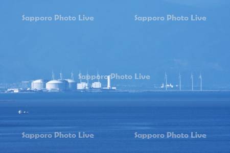 石狩湾新港のLNG基地と風力発電と石狩湾
