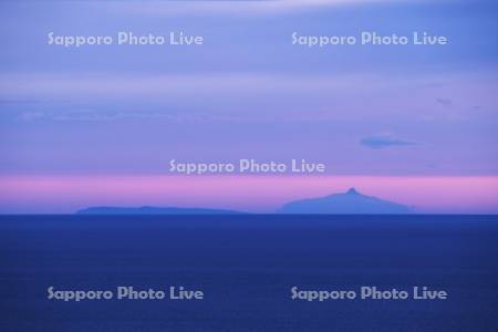 天売島と焼尻島と日本海の朝