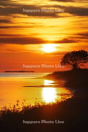 サンゴ岬の日の出とサロマ湖