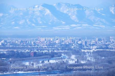 帯広市街地と日高山脈