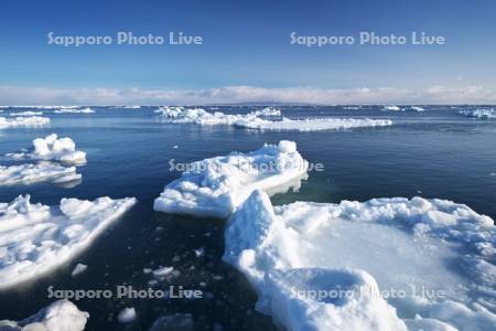 野付半島の流氷と国後島