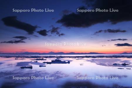 国後島と朝の流氷