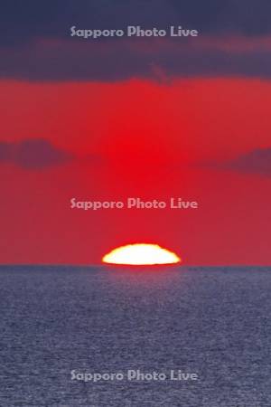 日の出と太平洋とサンピラー