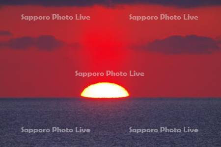 日の出と太平洋とサンピラー