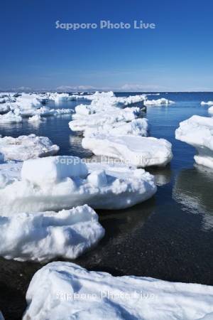 野付半島の流氷と根室海峡と知床連山