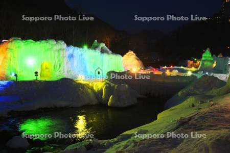 層雲峡温泉氷瀑まつり　ライトアップ