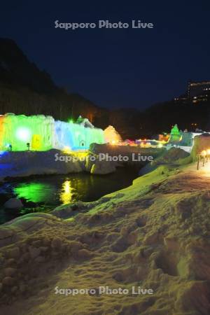 層雲峡温泉氷瀑まつり　ライトアップ