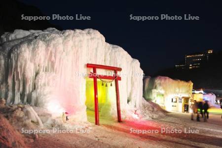 層雲峡温泉氷瀑まつり　ライトアップ