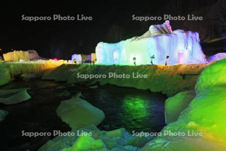 層雲峡温泉氷瀑まつり　ライトアップ