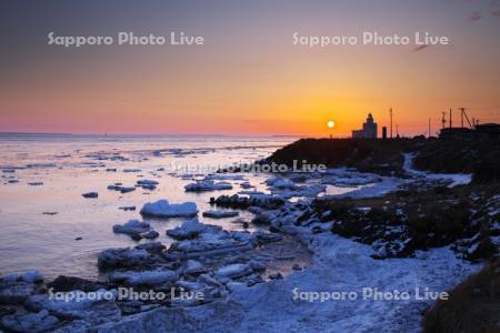 納沙布岬の日の出と流氷と北方領土