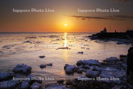 納沙布岬の日の出と流氷と北方領土