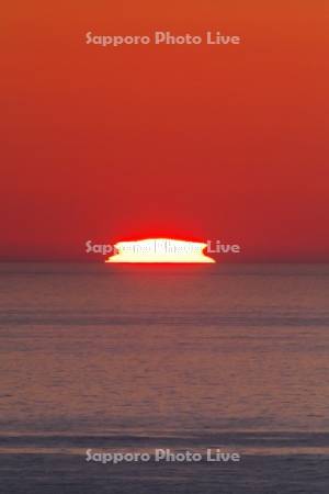 襟裳岬の日の出と太平洋