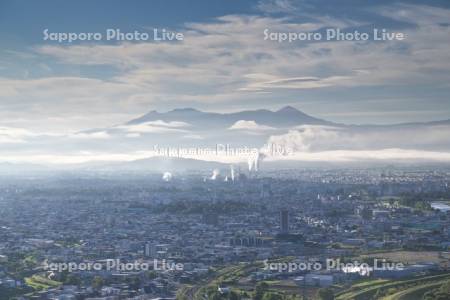 大雪山と旭川市街地