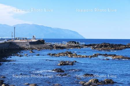 黄金岬と増毛山地