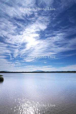 涛沸湖と斜里岳