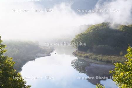 夕張川と朝霧