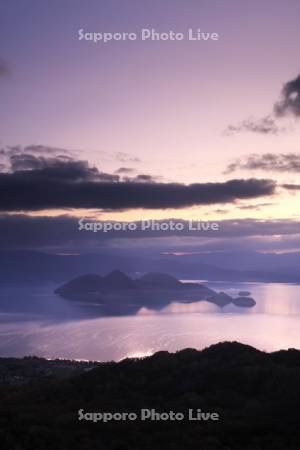 洞爺湖の朝と中島