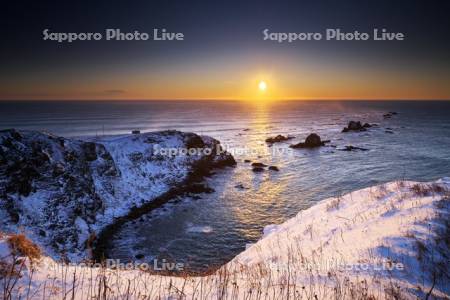 襟裳岬の日の出と太平洋