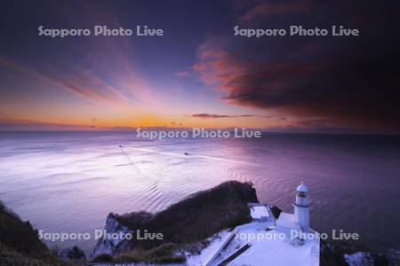 地球岬の朝と漁船