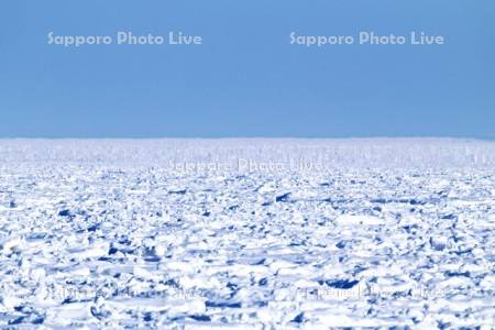 オホーツク海の流氷と幻氷（蜃気楼）