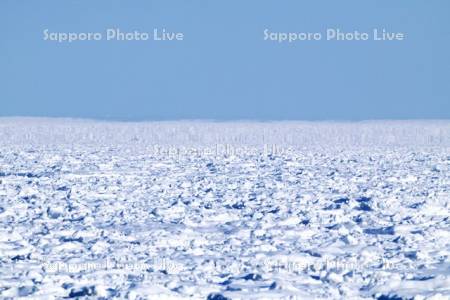 オホーツク海の流氷と幻氷（蜃気楼）